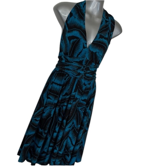 Backless dress - Picture 1 of 3